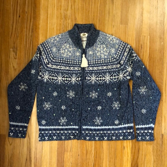 Tiara Sweaters - Blue snowflakes beaded fair isle sweater size petite M